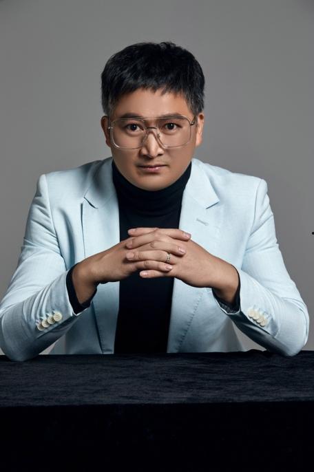 黄凯华个人资料,才华横溢的青年才俊，多领域成就斐然